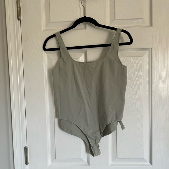 SKIMS Green Sleeveless Bodysuit - Picture 4 of 4